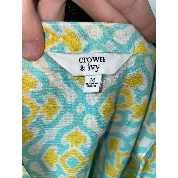 Crown & Ivy V Neck Blouse Size Medium-3/4 Sleeve - Picture 5 of 6